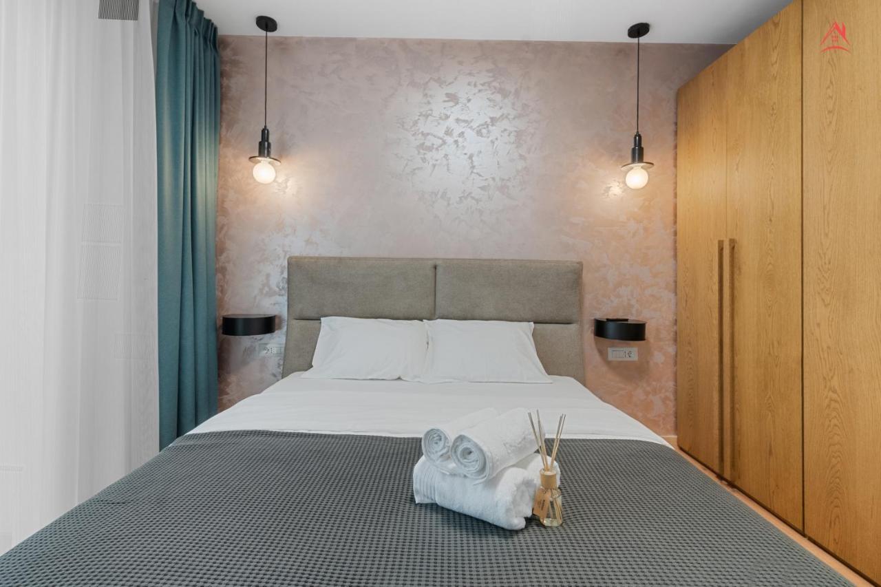 Apartament Opera Residence - Cismigiu, Eroilor, Free Private Parking บูคาเรสต์ ภายนอก รูปภาพ